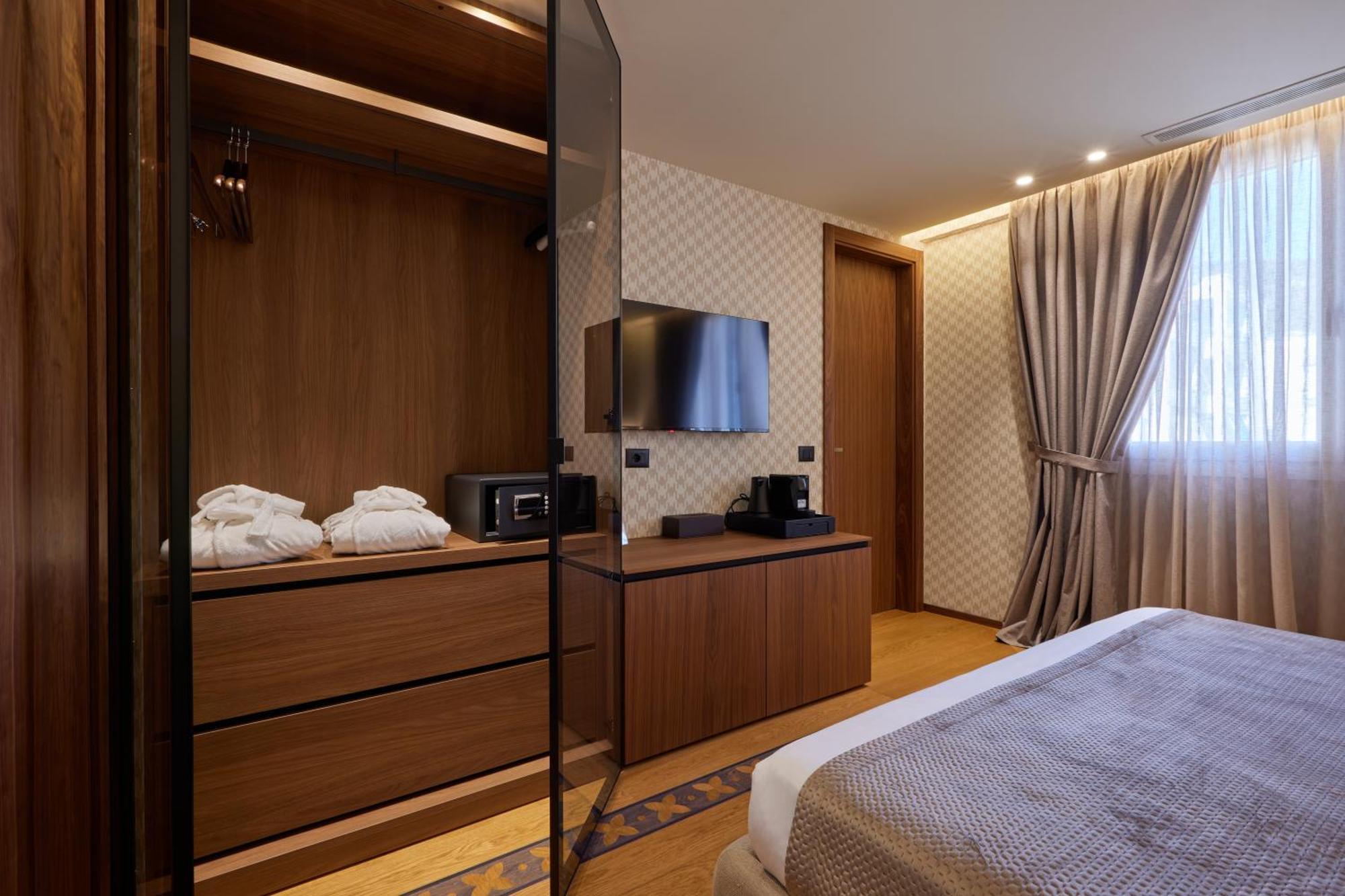 Valis Luxury Hotel Vlorë Buitenkant foto