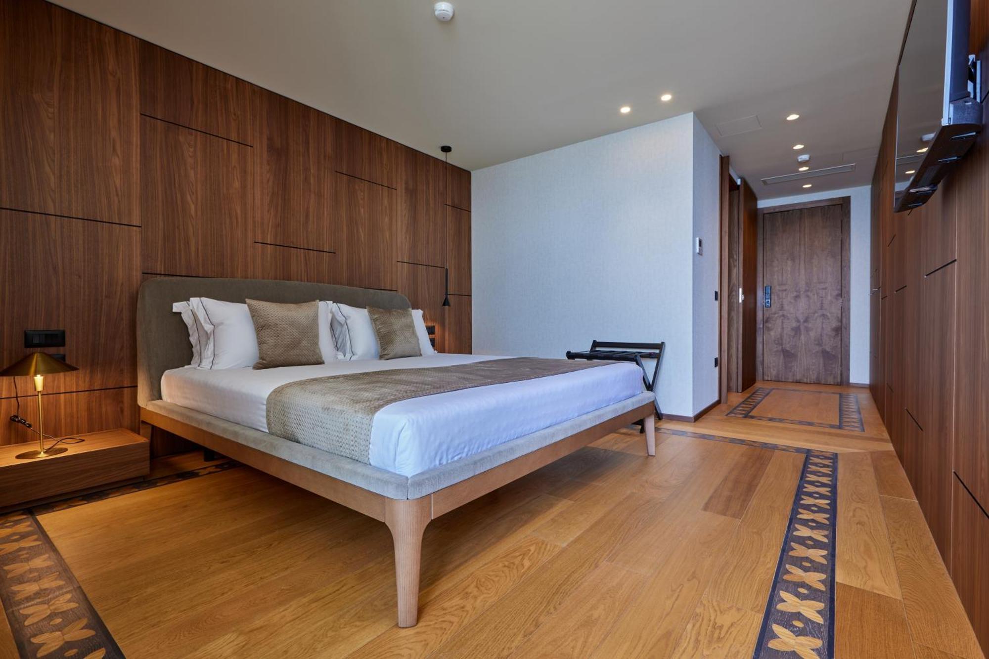 Valis Luxury Hotel Vlorë Buitenkant foto