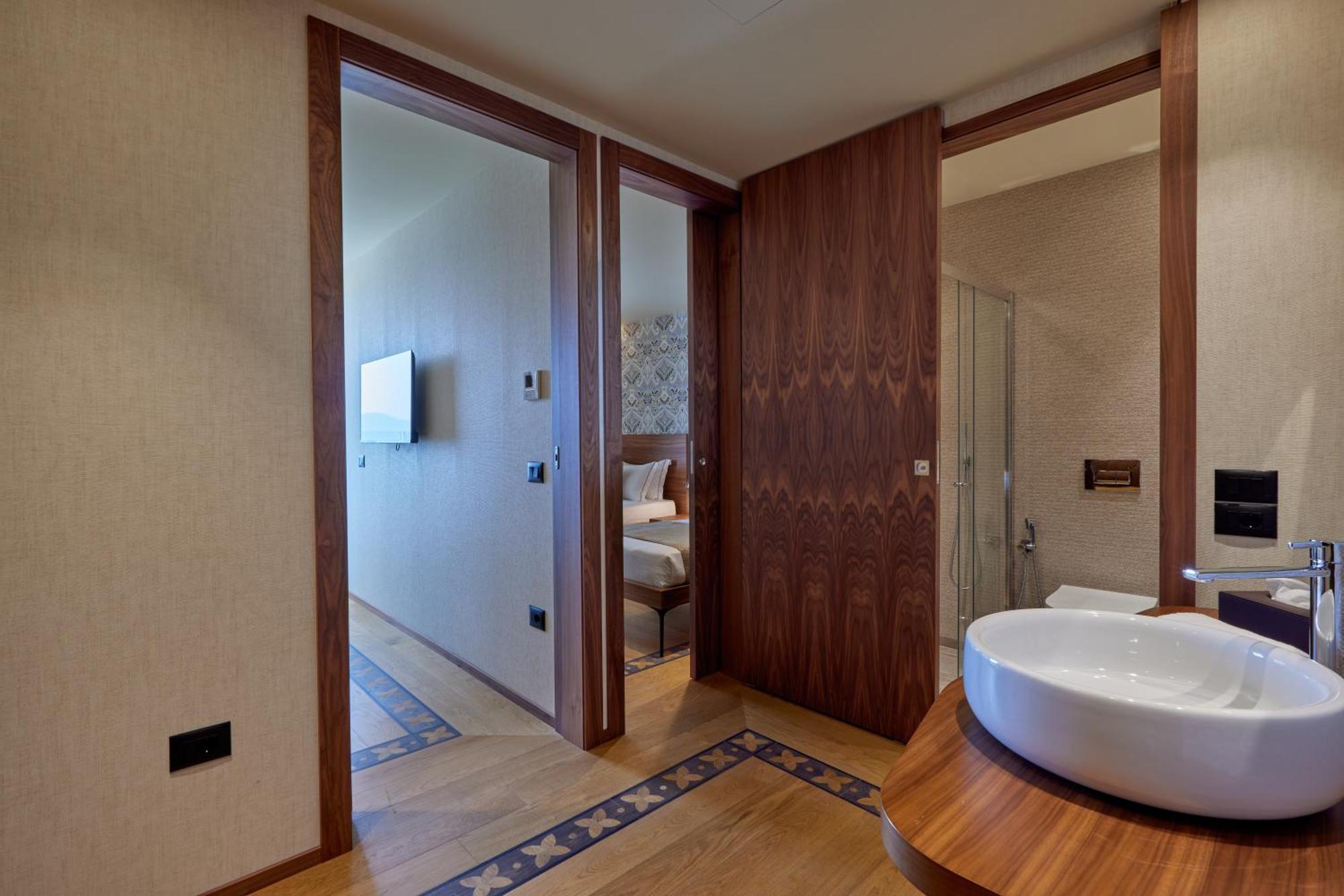 Valis Luxury Hotel Vlorë Buitenkant foto