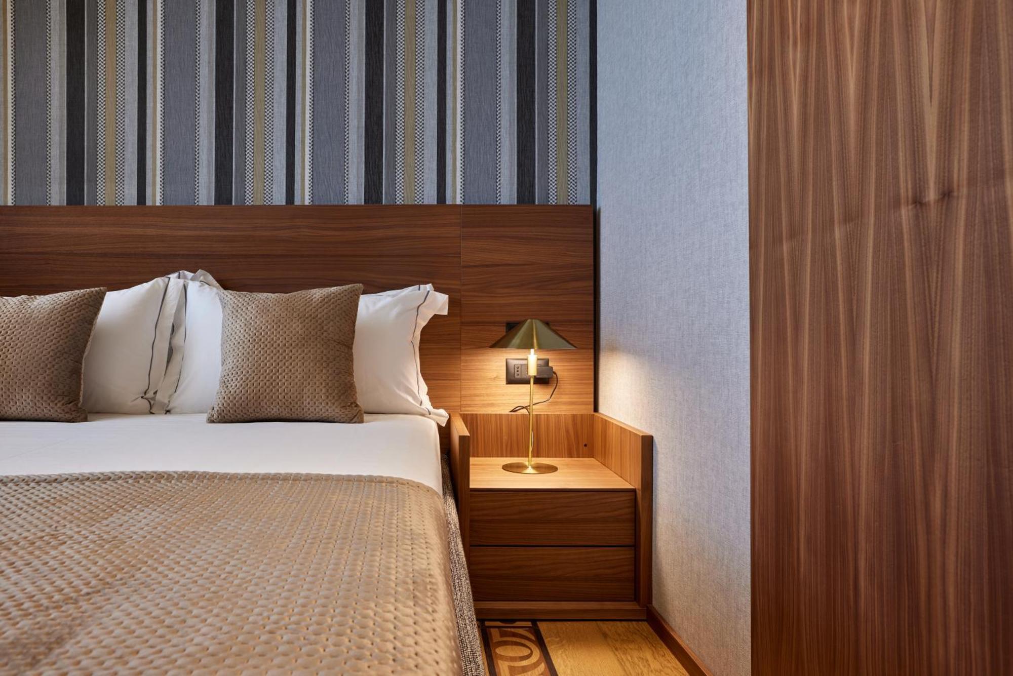 Valis Luxury Hotel Vlorë Buitenkant foto
