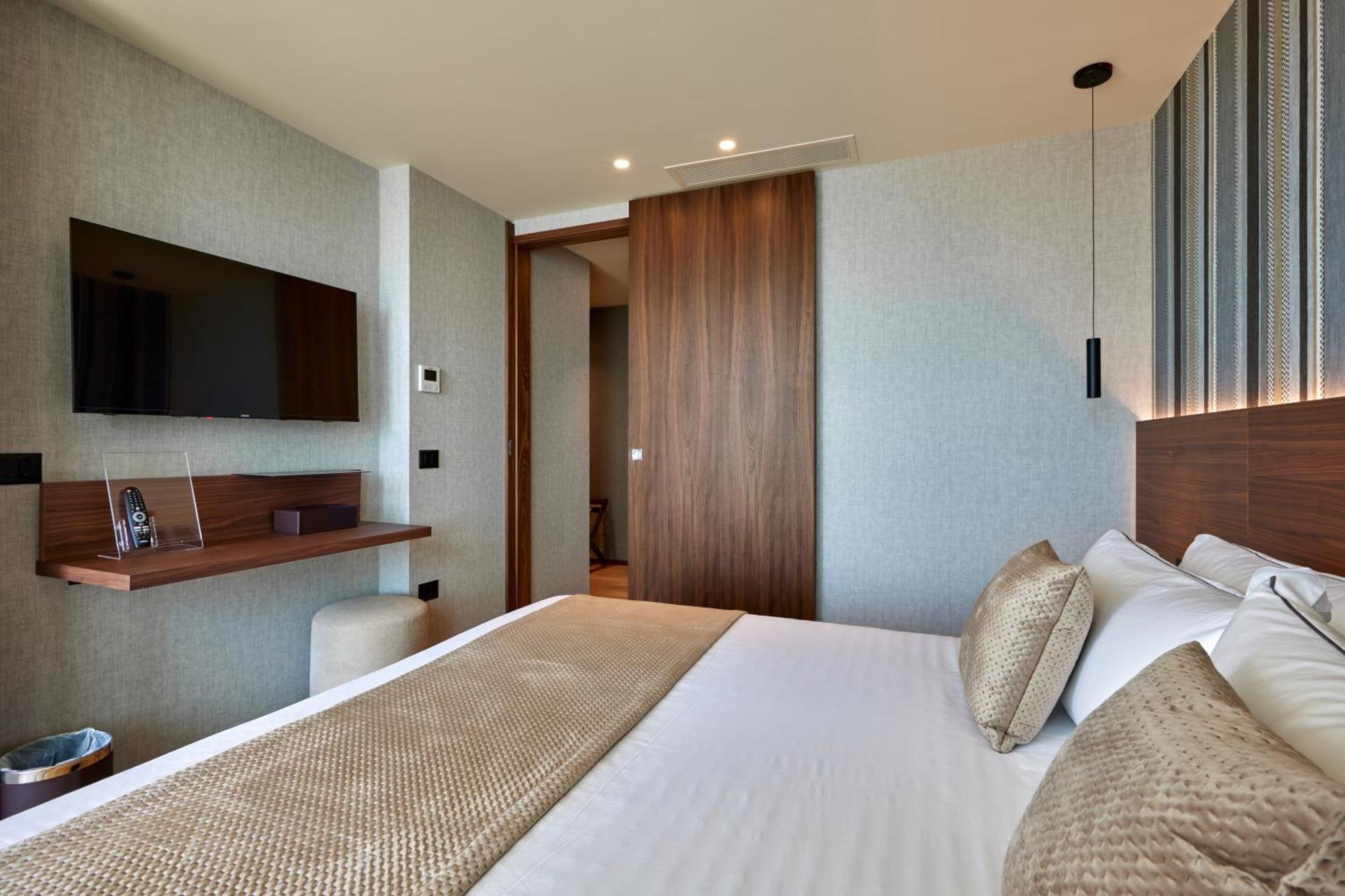 Valis Luxury Hotel Vlorë Buitenkant foto