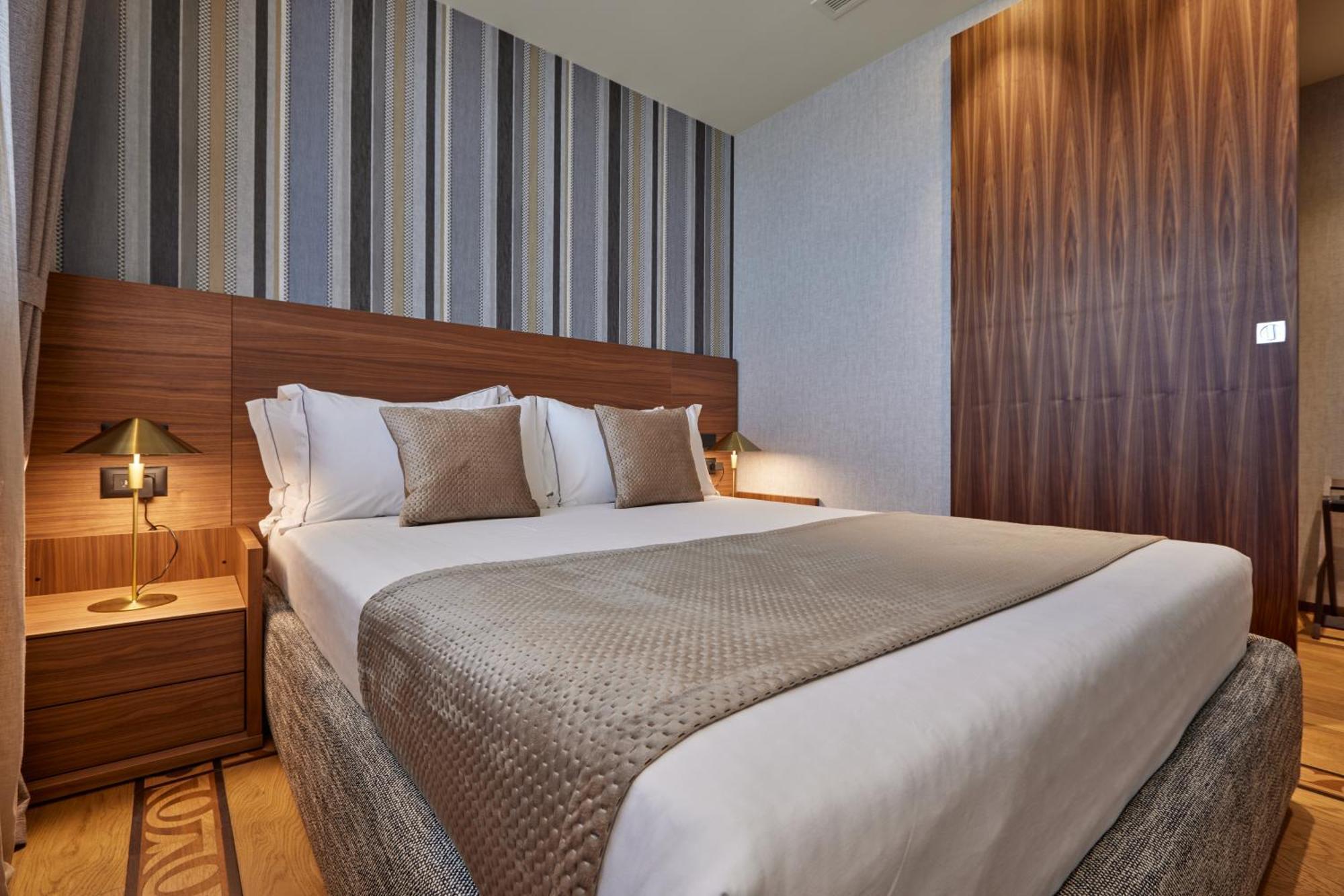 Valis Luxury Hotel Vlorë Buitenkant foto