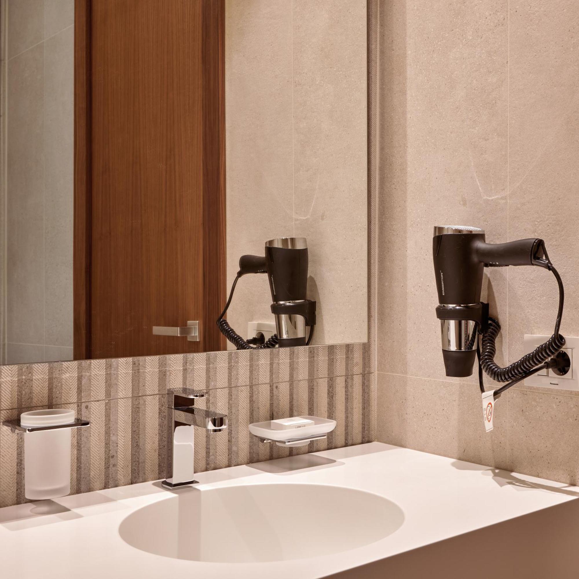 Valis Luxury Hotel Vlorë Buitenkant foto