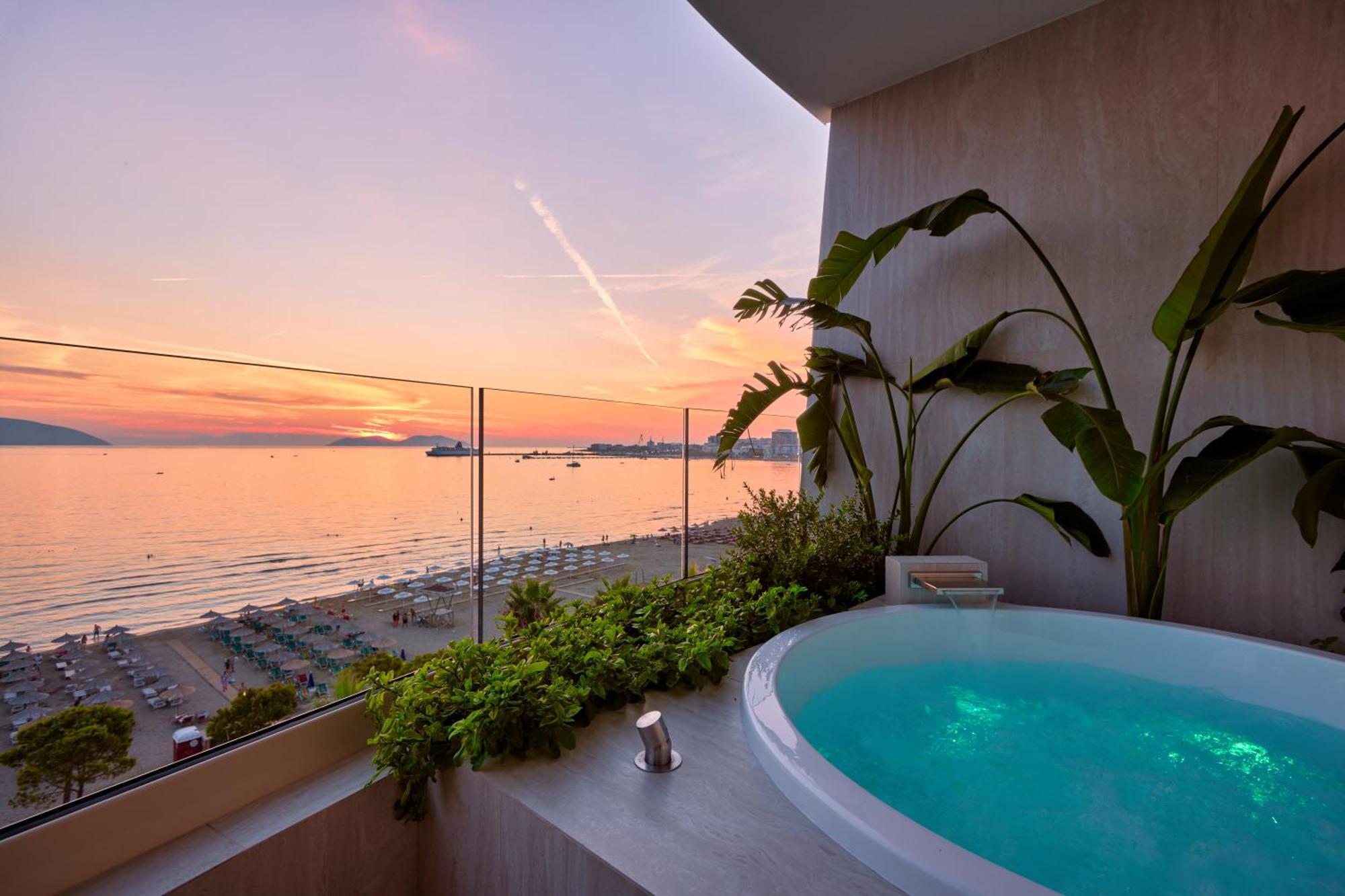 Valis Luxury Hotel Vlorë Buitenkant foto