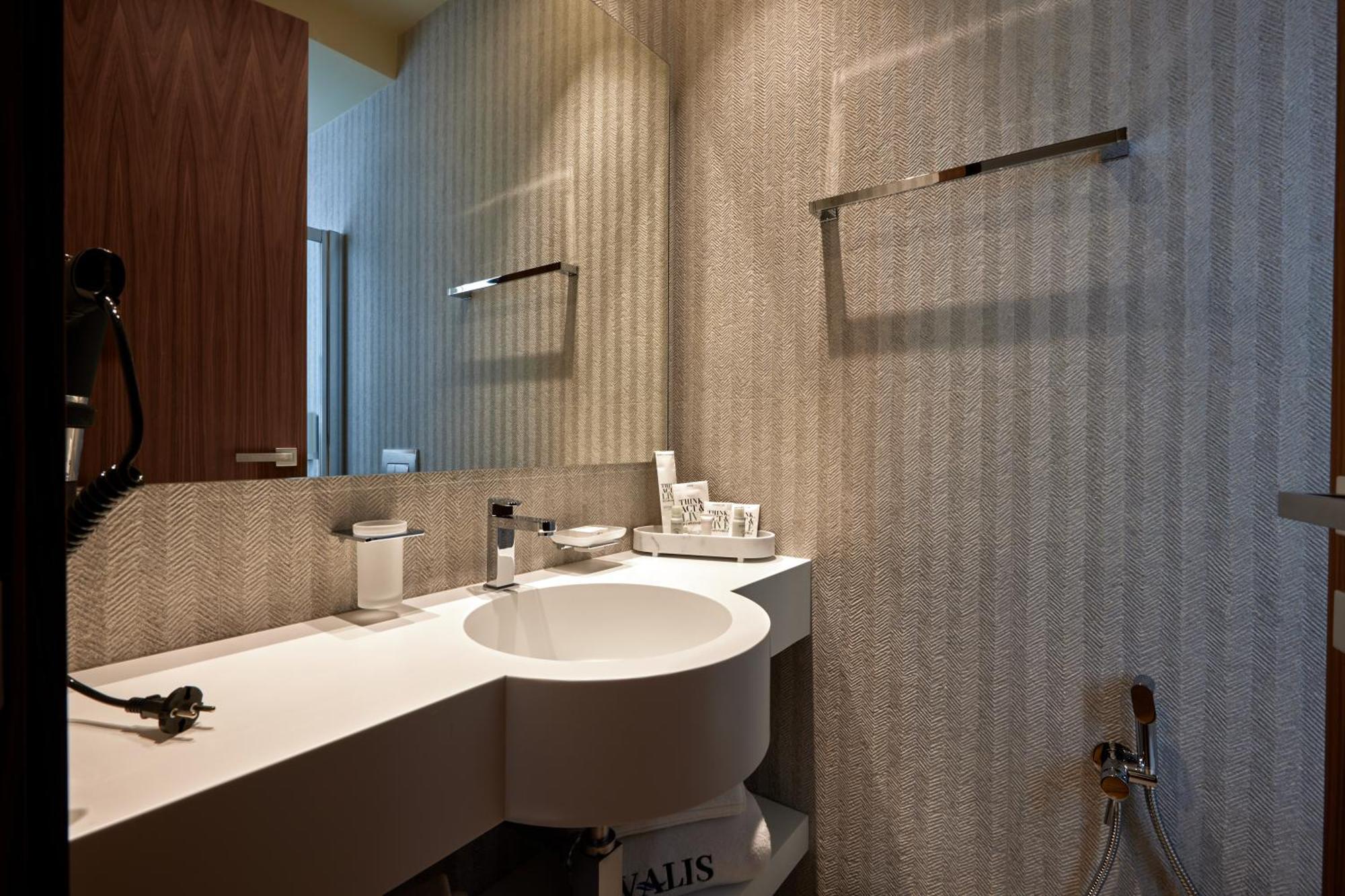 Valis Luxury Hotel Vlorë Buitenkant foto